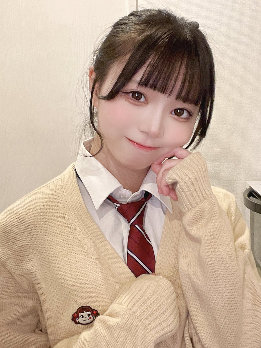 mitugasemomo's tweet photo. クリスマス彼氏と楽しかったな〜…💕
めっちゃかっこよかった…💕
あ、もう駅じゃん降りなきゃ💕
（そこは人気のない田舎の駅で…💕続く
プロフ
澤村光彩（きらり）
154cm 高校1年生💕 M
部屋凸◎💕ってか部屋凸して？💕
 #なりきり  #イメプ  #R18なりきりさん達と繋がりたい https://t.co/45L09AGHoY