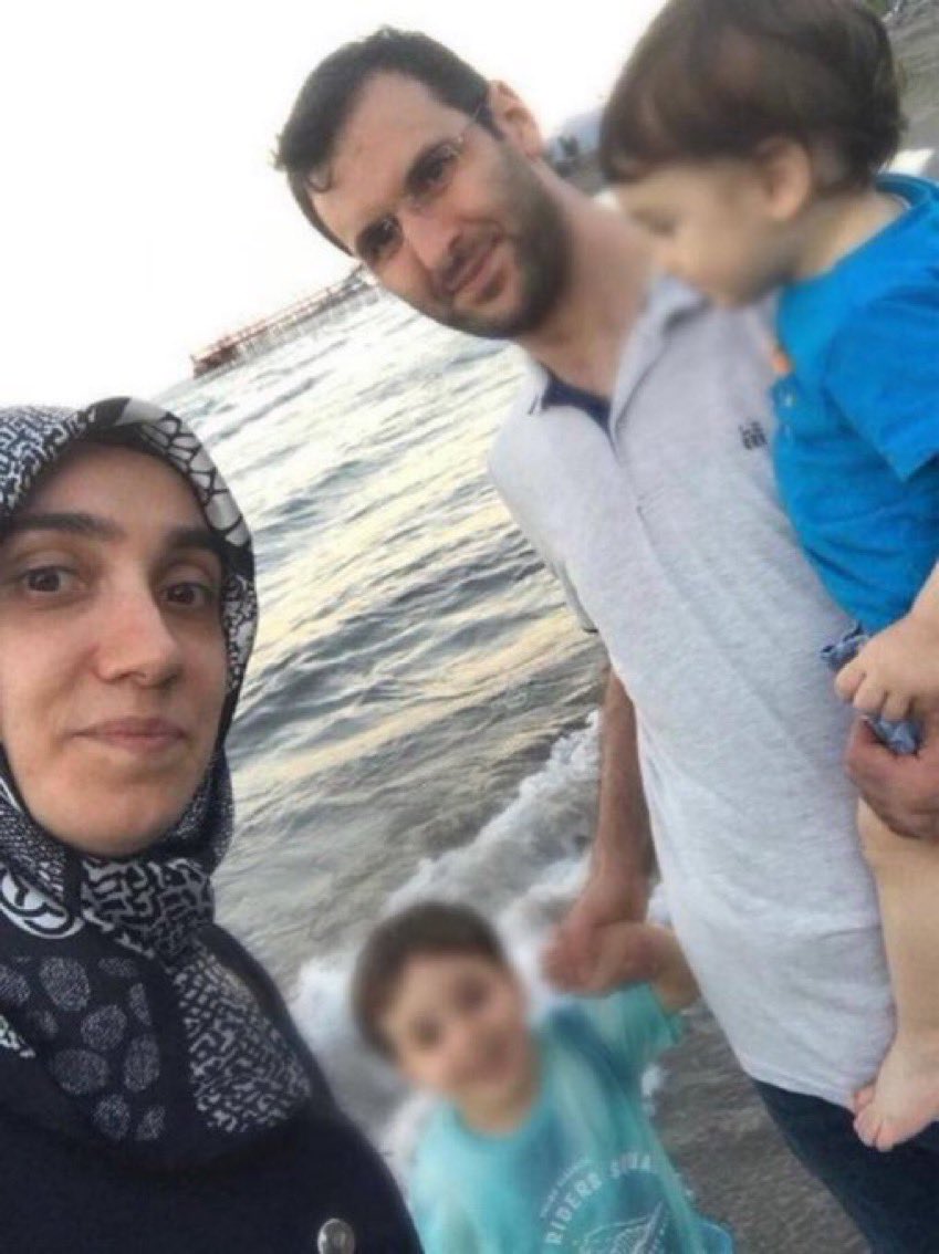 Çalıştığı yurt KHK ile kapatılınca işsiz kalan ve hukuksuz yargılamayla 6 yıl 8 ay hapse mahkum olan Hatice Kaya, iki çocuk annesi. Tutuklandığında 20 aylık bebeğini yanına almak istediyse de, oğlu cezaevi şartlarına sadece 5 gün dayanabildi. Oğlunu babasına veren anne Hatice