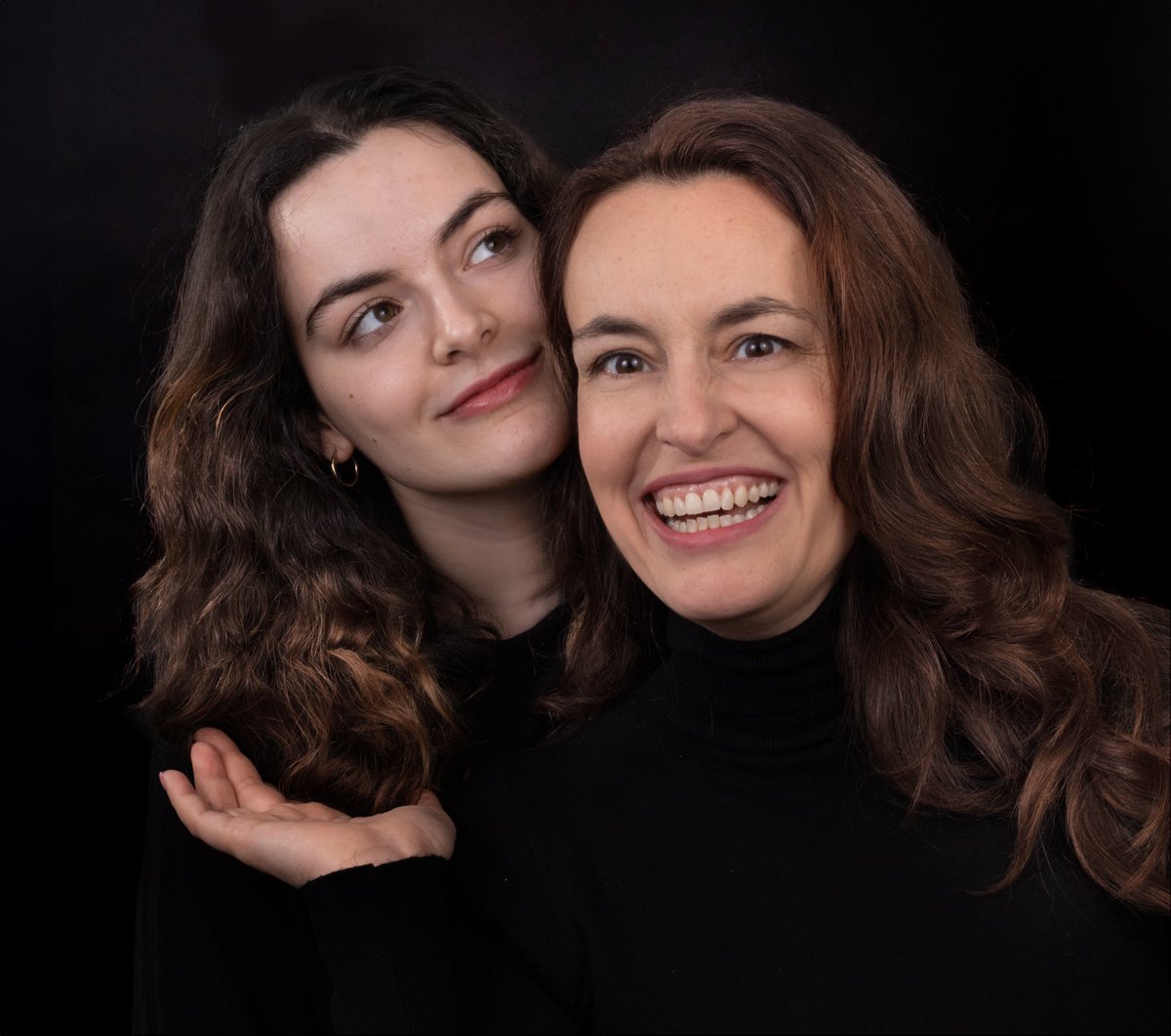 dolygavanski's tweet image. Have a restful and peaceful holiday wherever and however you may find yourself. Always the perfect time to reconnect with others or even just oneself. Be strong and kind!’ 💪🏻 😉