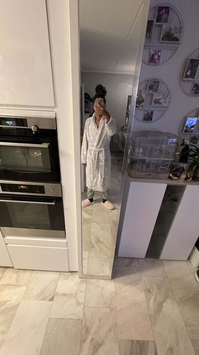 ikbijt's tweet photo. “laat me je mooie outfit zien”
mijn mooie outfit: https://t.co/xr3JPVq1hn