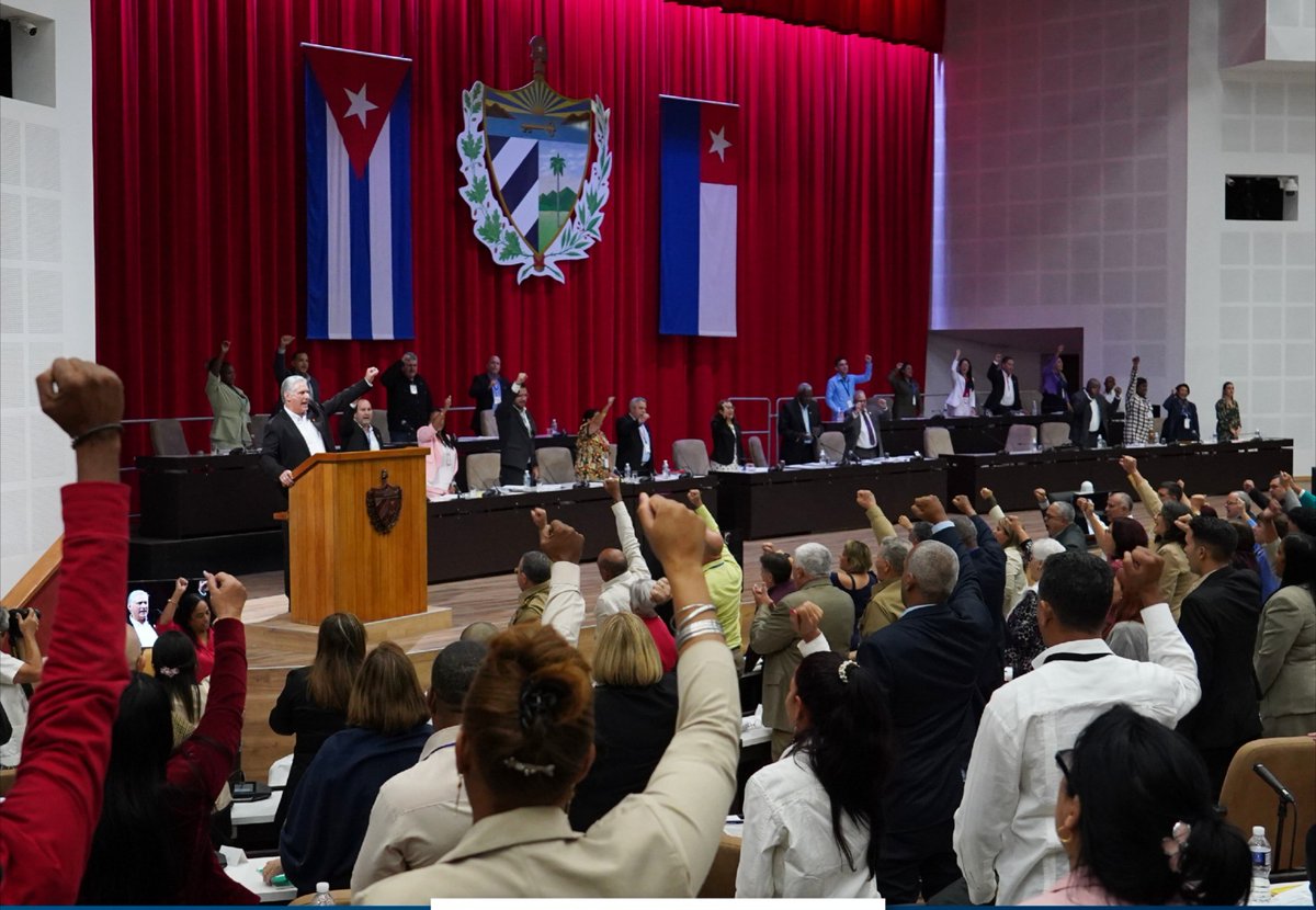 .<a href="/DiazCanelB/">Miguel Díaz-Canel Bermúdez</a>: "Juntos hagamos posible el sueño de derrotar la política de persecución y cerco a #Cuba y el ideal de prosperidad para el pueblo, (...) Hagamos posible los sueños y hasta los imposibles". #EstaEsLaRevolución #UnidosXCuba