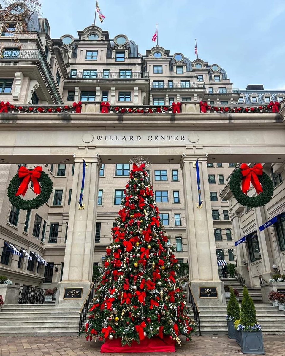 Wishing you a joyful Christmas from #WashingtonDC! 😍🎄USA 🇺🇸 
📸 Washington D.C. #Only1DC