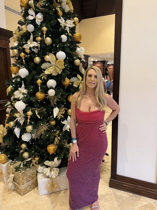 Joslyn Jane🌴 - Merry Christmas🎉🎄Let me keep you warm today on @sextpanther 👉🏻 https://t.co/GOj08Xhaq9👈🏻 #MerryChristmas #allyouneedislove https://t.co/iTRo35RfTr