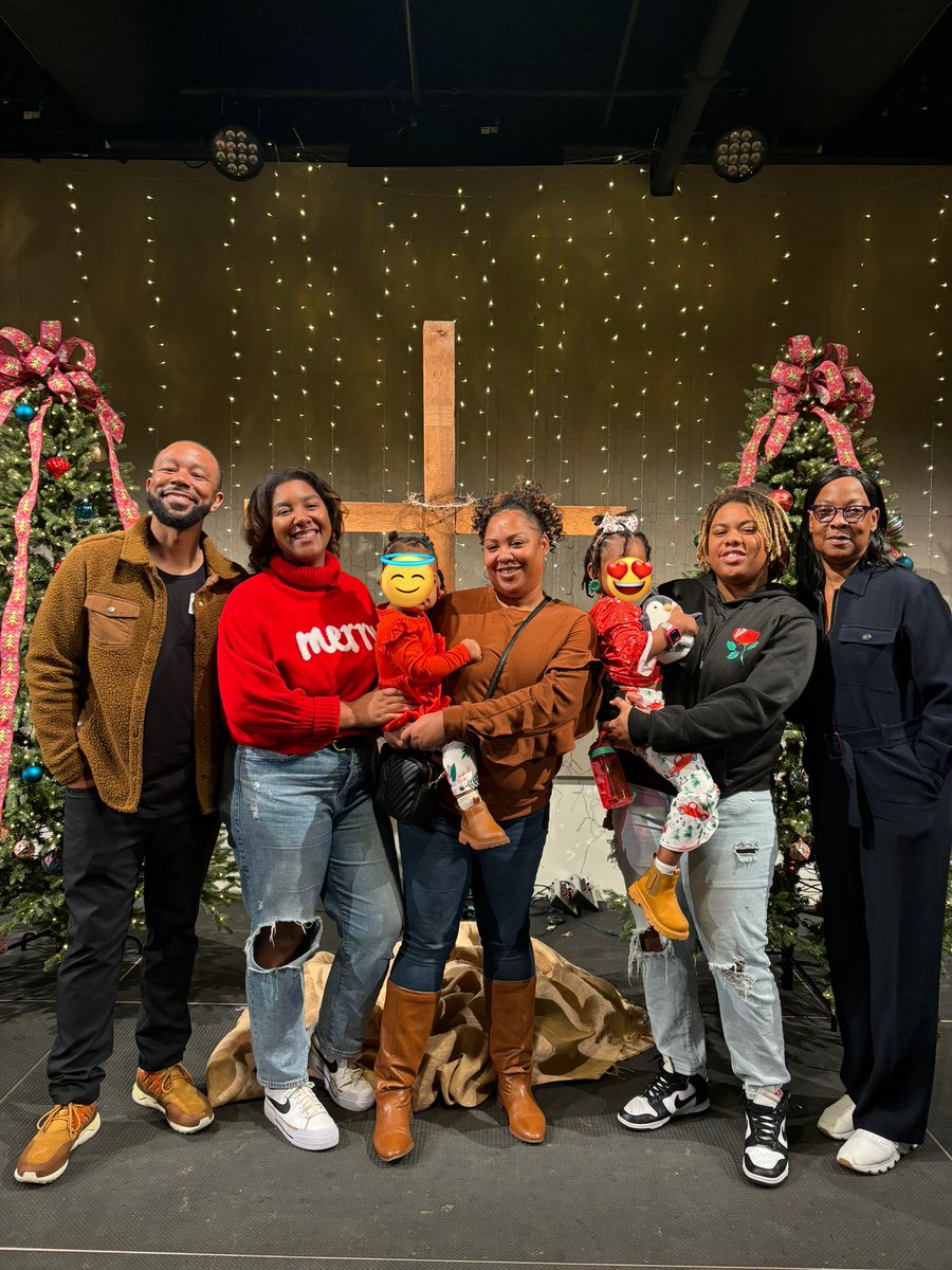 MrsPurvis17's tweet photo. Back together and I’m loving it!! Merry Christmas everyone 🎄and praying that you be surrounded by family and friends! #JesusIsKing https://t.co/vKf3KhNIJc