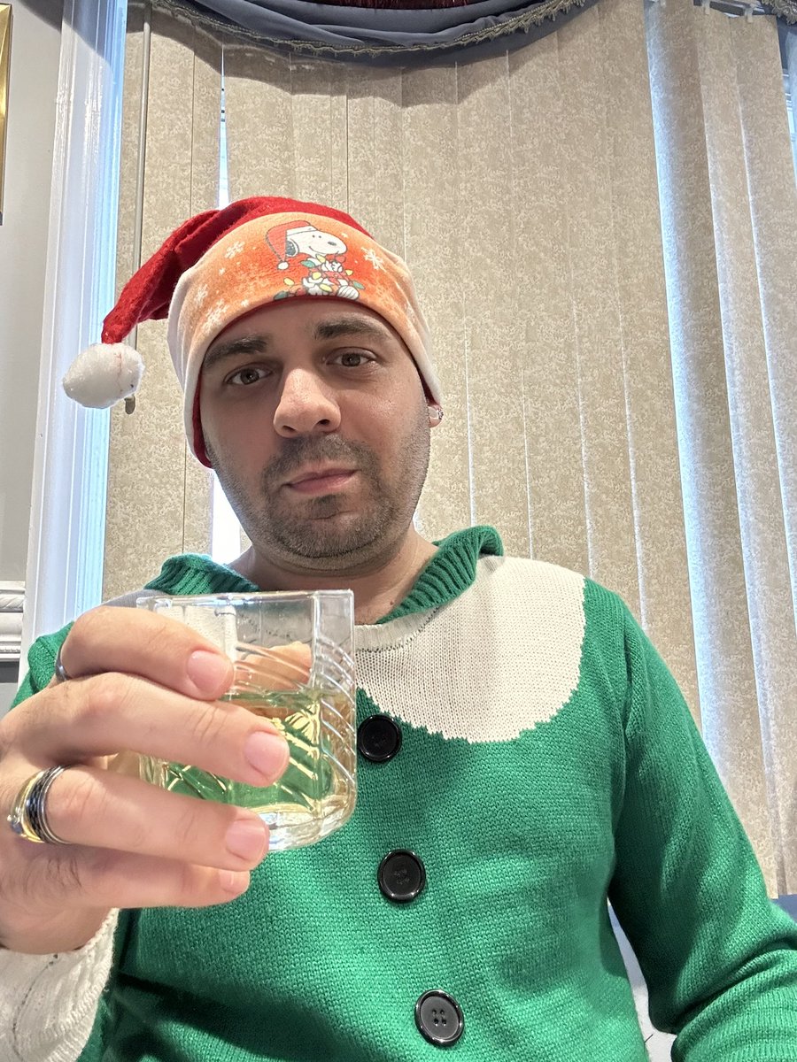 mrhappyjoeyy's tweet photo. Cheers Christmas !!! Merry Christmas Everybody !!! #Christmas #MerryChrismas #MrHappyJoey https://t.co/QUQDoxXAGW
