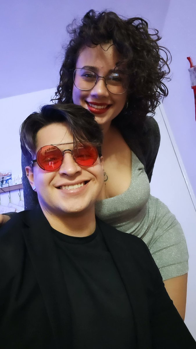 Feliz navidad swingeros!
Ayer nos prendimos y se armo el rápidin 🔥
Le llene su carita 💦
A only lo vamos a subir porque el video esta buenísimo.
Si esta foto llega a 2k likes les subo un cachito aquí 👀⭐️