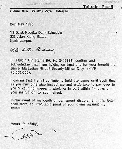 lady_bugg11's tweet photo. LAPORAN POLIS DATO' SERI ANWAR IBRAHIM TERHADAP RASUAH TUN DAIM ZAINUDDIN PADA 30 JUL 99

LAPORAN POLIS TUN HS LEE 20455/99

Pada 14 April 1999 , tatkala memberikan kenyataan di mahkamah , saya telah merujuk kepada beberapa perlakuan rasuah besar oleh pemimpin-pemimpin negara. Saya juga telah merujuk kepada surat-surat dari tiga tokoh korporat ditujukan kepada Tun Daim Zainuddin , ketika itu Menteri Kewangan, yang membuktikan dengan jelas bahawa beliau menerima wang tunai dan saham berjumlah ratusan juta ringgit. 

Perdana Menteri Dato Seri Dr. Mahathir Mohammad bukan sekadar menghalang tindakan, bahkan terus melindungi rasuah besar yang dilakukan oleh Tun Daim sejak beliau menjadi Menteri Kewangan buat pertama kalinya dahulu.Malahan, sehingga kini, saya di fahamkan tidak ada siasatan oleh pihak polis atau Badan Pencegah Rasuah dilakukan.

Dengan ini, saya sertakan dokumen sah bagi membuktikan rasuah, iaitu tiga pucuk surat yang masing-masing di tulis oleh Tan Sri Halim Saad, Tan Sri Tajuddin Ramli dan Tan Sri Wan Azmi Hamzah.

Tan Sri Halim, dalam surat bertarikh 30 April 1990, menyatakan beliau memegang sebagai pemegang amanah sebanyak 52,208,500 saham Faber Merlin Bhd (saham 1.00) dan 130,000,000 saham Renong Berhad (50 sen) bagi pihak Tun Daim. Beliau mengesahkan bahawa nilai saham itu di pegang menurut arahan Tun Daim atau penama beliau.

Tan Sri Tajuddin pula, dalam surat kepada Tun Daim bertarikh 24 Mei 1990 mengesahkan bahawa beliau memegang secara amanah bagi pihak Tun Daim wang sejumlah RM 70 juta.

Tan Sri Wan Azmi pula, dalam surat kepada Tun Daim bertarikh 30 April 1990 mengaku memegang bagi pihak Tun Daim wang sejumlah RM 150 juta.

Ini tentunya sebahagian kecil dari perolehan Tun Daim yang juga bertindak bagi pihak Dato Seri Dr. Mahathir. Saya menerima maklumat bahawa sebahagian besar wang tersebut adalah hasil pengagihan saham Resorts World, syarikat perjudian yang disenaraikan atas kelulusan Tun Daim sejurus sebelum meninggalkan Kementerian Kewangan pada tahun 1991 dahulu.

Dengan kaedah sedemikian beliau telah menggunakan kedudukannya dalam kerajaan bagi mengambil manfaat bagi dirinya. Bagaimana pula dengan puluhan syarikat lainnya? Saya yakin bahawa dengan cara sedemikian, Tun Daim dengan restu Dato Seri Dr. Mahathir telah berjaya mengumpulkan berbillion ringgit.

Saya juga telah mendapat maklumat bahawa syarikat Hati Budi yang dahulunya dikatakan dikuasai oleh UMNO telah diluputkan kepentingan oleh dua orang penama, iaitu Tan Sri Halim Saad dan Dato' Anuar Othman. Adalah difahamkan 400 juta saham yang dipegang oleh Dato' Anuar Othman yang disebut sebagai amanah untuk UMNO telah diarah oleh Tun Daim supaya dipindah kepada syarikat United Engineers dan Tan Sri Halim. Apabila saya laporkan masalah tersebut kepada Dato Seri Dr. Mahathir dalam tahun 1996, beliau menyatakan bahawa Tun Daim yang akan menguruskannya, dan mengarahkan saya supaya jangan mencampuri hal tersebut.

Hanya setelah saya mendedahkan maklumat tersebut, maka Tun Daim segera berdalih menyatakan dalam Perhimpunan Agong UMNO 1999 baru-baru ini bahawa wang dan saham dari tiga ahli korporat itu adalah untuk UMNO. Nyatalah, bila nampak tersepit, barulah di sebut harta yang dikumpulkan itu hak Parti UMNO. Setahu saya, berdasarkan bukti surat, dan dari akaun dan maklumat Majlis Tertinggi atau Perhimpunan Agong UMNO, tidak pernah timbul sama sekali kepentingan Parti.

Keduanya, selaku Menteri Kewangan menerima sumbangan peribadi beratus-ratus juta ringgit adalah rasuah besar dan pecah amanah jenayah. Sekiranya beliau sekarang mendakwa bahawa wang tersebut adalah hak Parti, beliau tetap bersalah kerana tidak pernah memberi laporan kepada Parti tentang wang tersebut. Hanya apabila saya mendedahkan mengenainya, baru beliau menyebutnya dalam Perhimpunan Agong yang lalu.

Anwar Ibrahim

12.28 t/hari (30 Julai 1999)