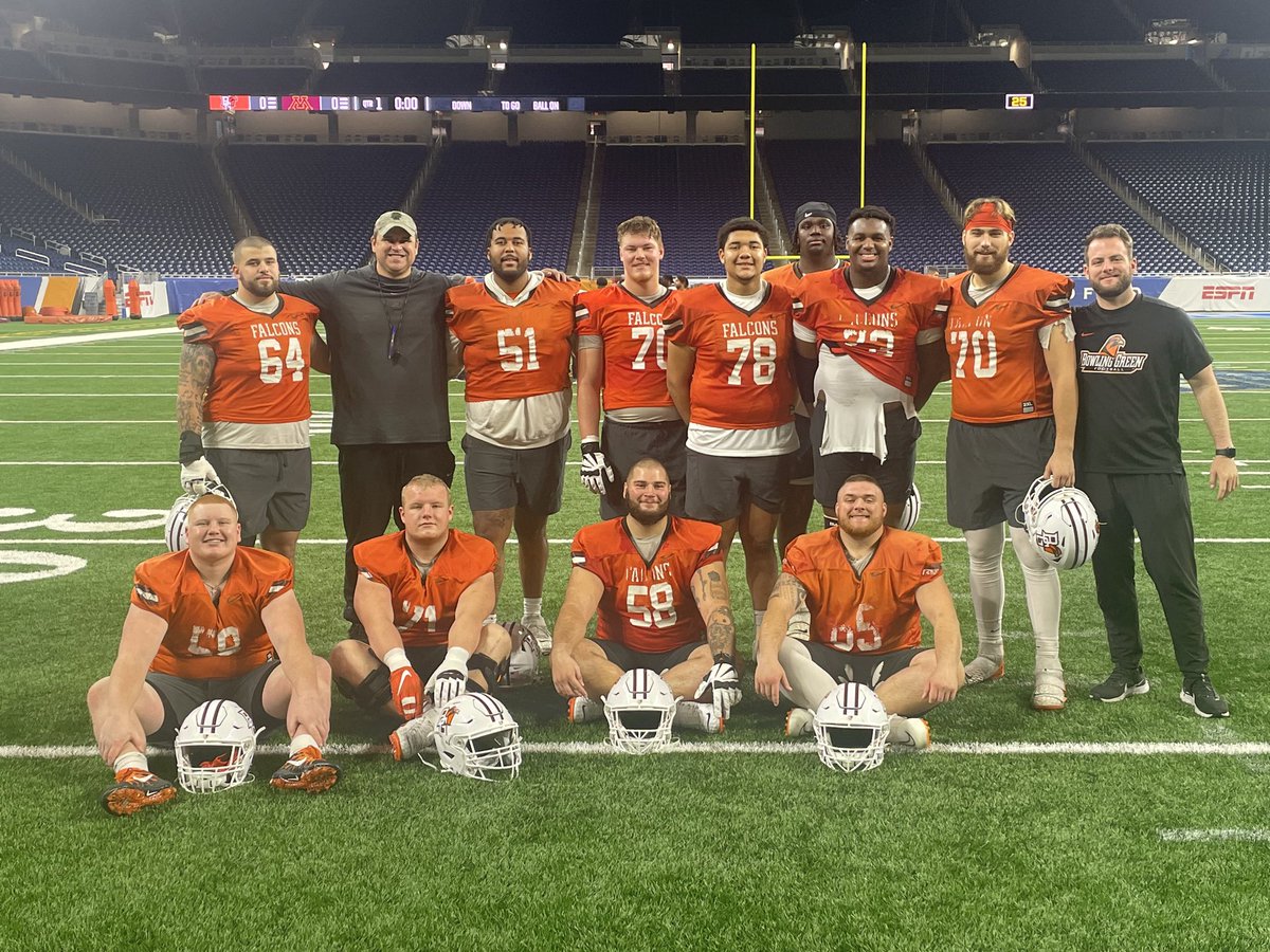 Merry Christmas from the Falcons OL! 🟠🟤🎄🎁   #AYZIGGY
