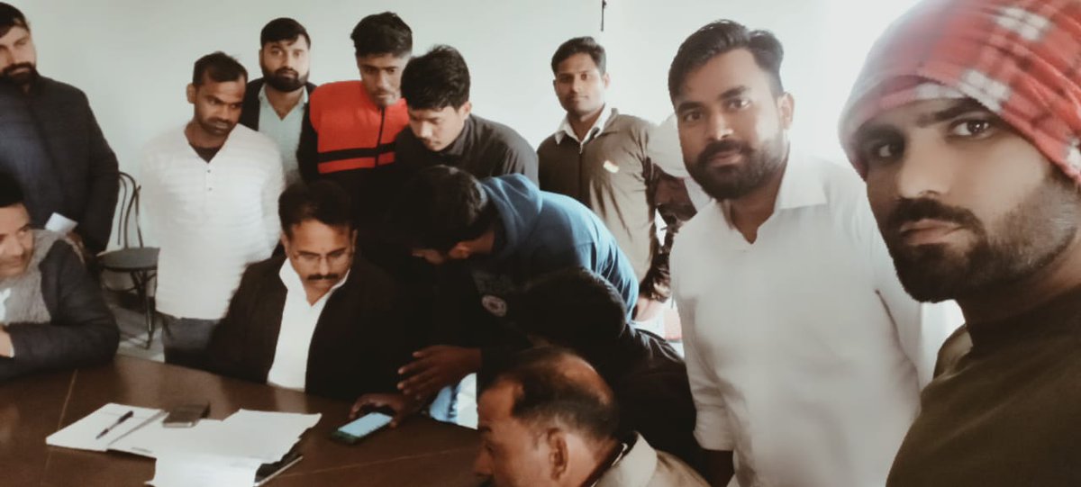 kmrvivek14's tweet photo. आज मंगलवार,26 दिसंबर 2023 को सभी अपनी अपनी तहसील,जिला मुख्यालय, सांसद, विधायक को आयु में छूट से संबंधित ज्ञापन जरूर दें
सभी ज्ञापन दें, ये न सोचें कि कोई और ज्ञापन दे देगा
#UPPOLICEAGERELAXATION2023 
#UPCONSTABLEAGERELAXATION https://t.co/vpaEZzUJ73