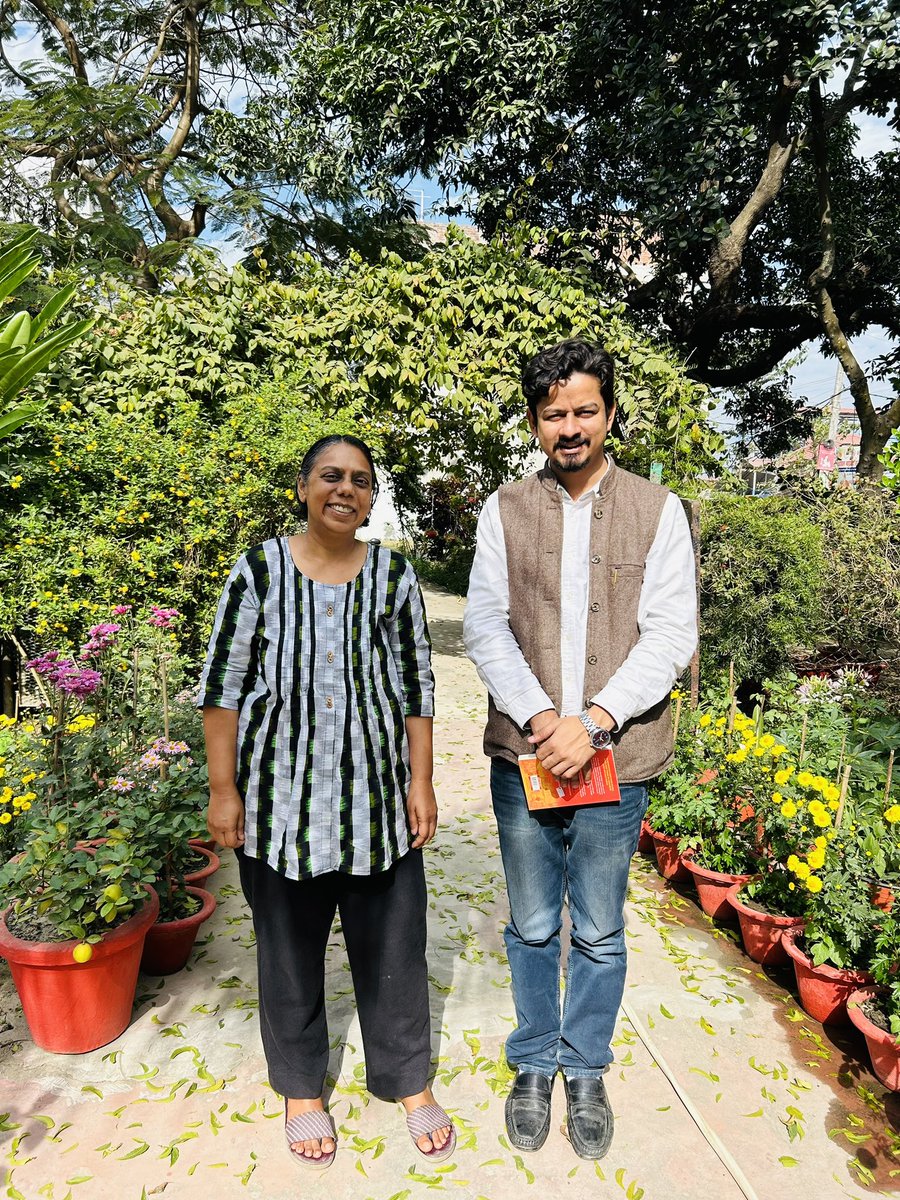 Met @Ruchiragupta mam after yrs. We had long discussion on Bihar’s progress & development.She has always been my guide in Seemanchal.Also had a long talk about padyatra led by PK & inevitable change in Bihar.#ikickandifly is a must read novel on Forbesganj marginalised stories.