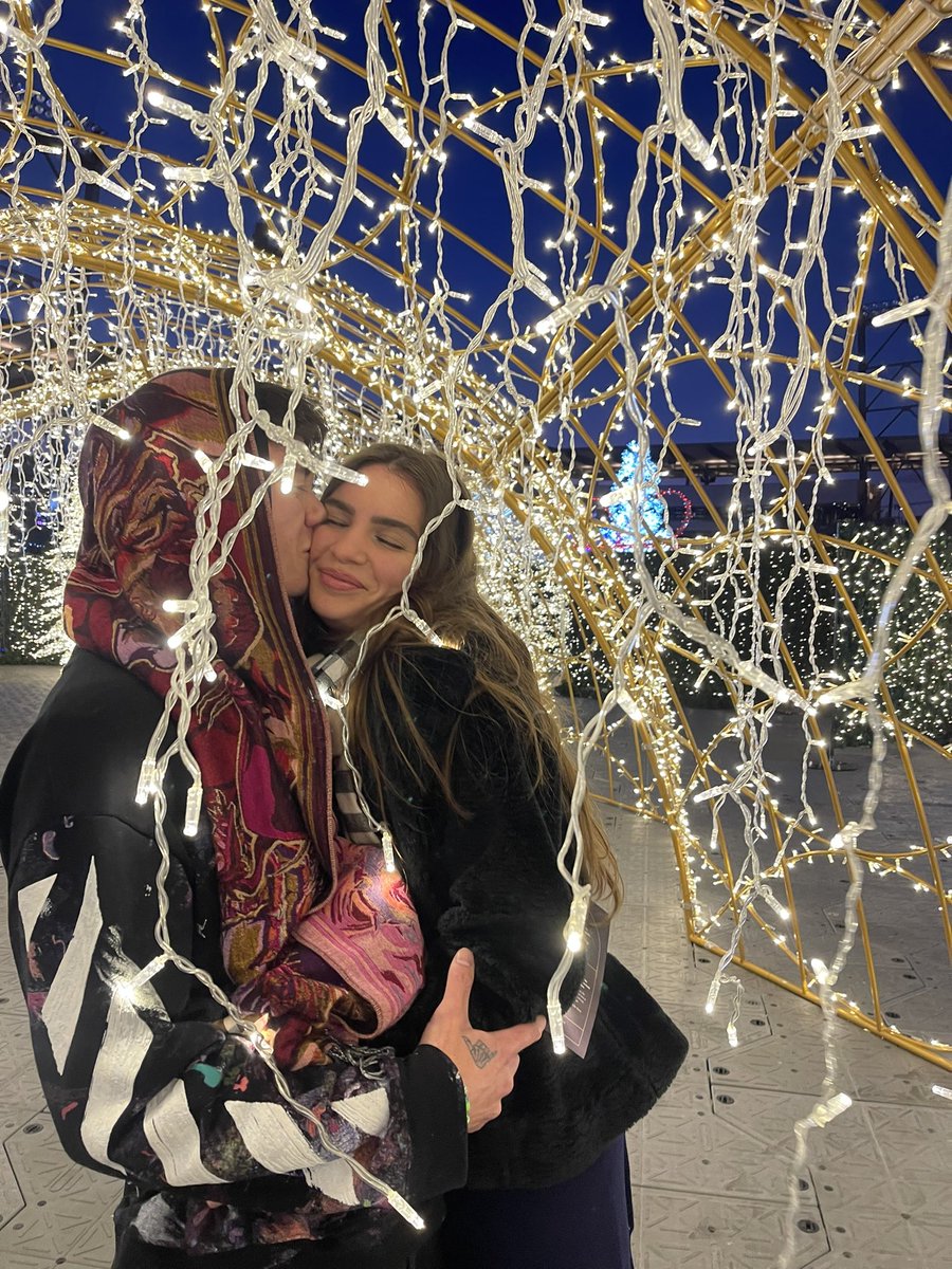 JakeisSnapping's tweet photo. Happy #Holidays Everyone 🎄

Reminder, tell somebody close to you that you love them. Spend quality time with the people you care for. Be kind to strangers.

No matter who you are, I love you for something. Take 2023 for all the good, and the bad. Now make 2024 a banger year 🎉 https://t.co/mbe2XKmTof