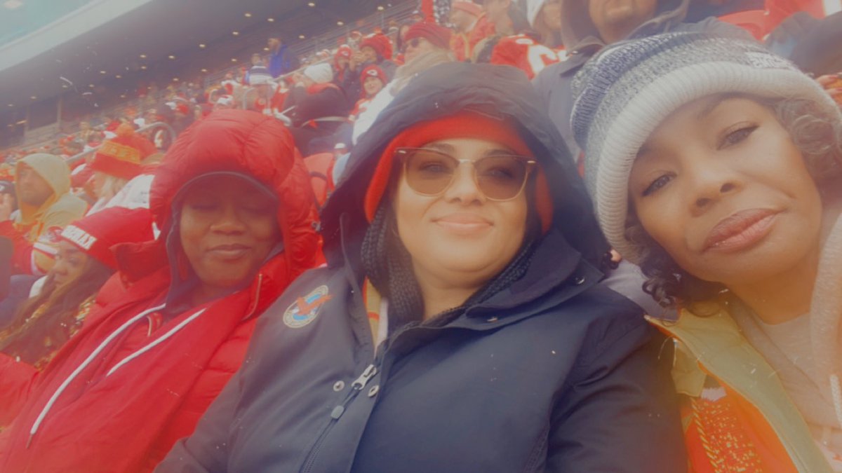 ugoapril2's tweet photo. #ChiefsKingdom Loving the game with family and friends. @MsAFSutherland @Chiefs https://t.co/wJvZm8Tbn3