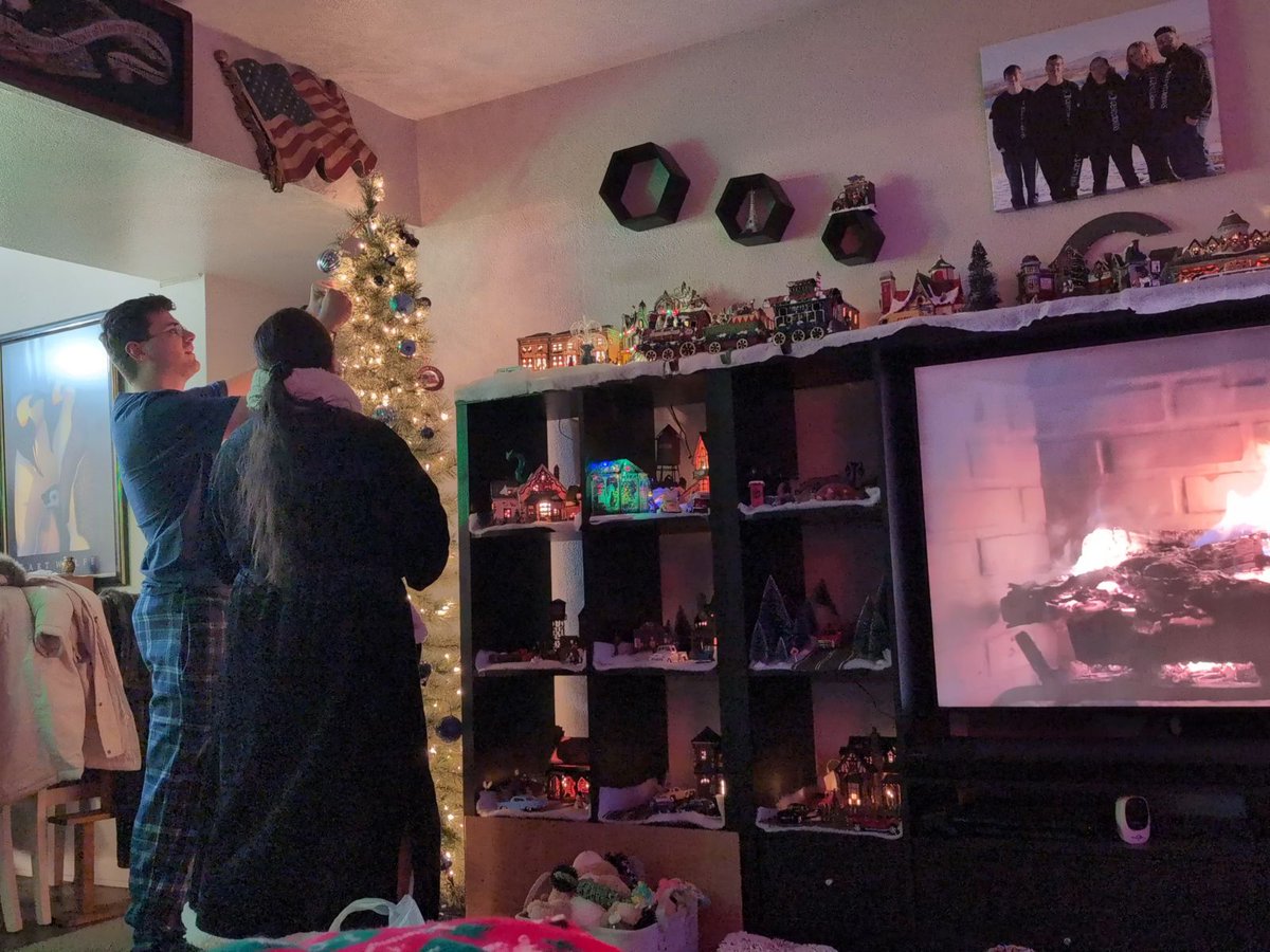 TheDarkAngel595's tweet photo. #MerryChristmas https://t.co/3fz6B6LNnD