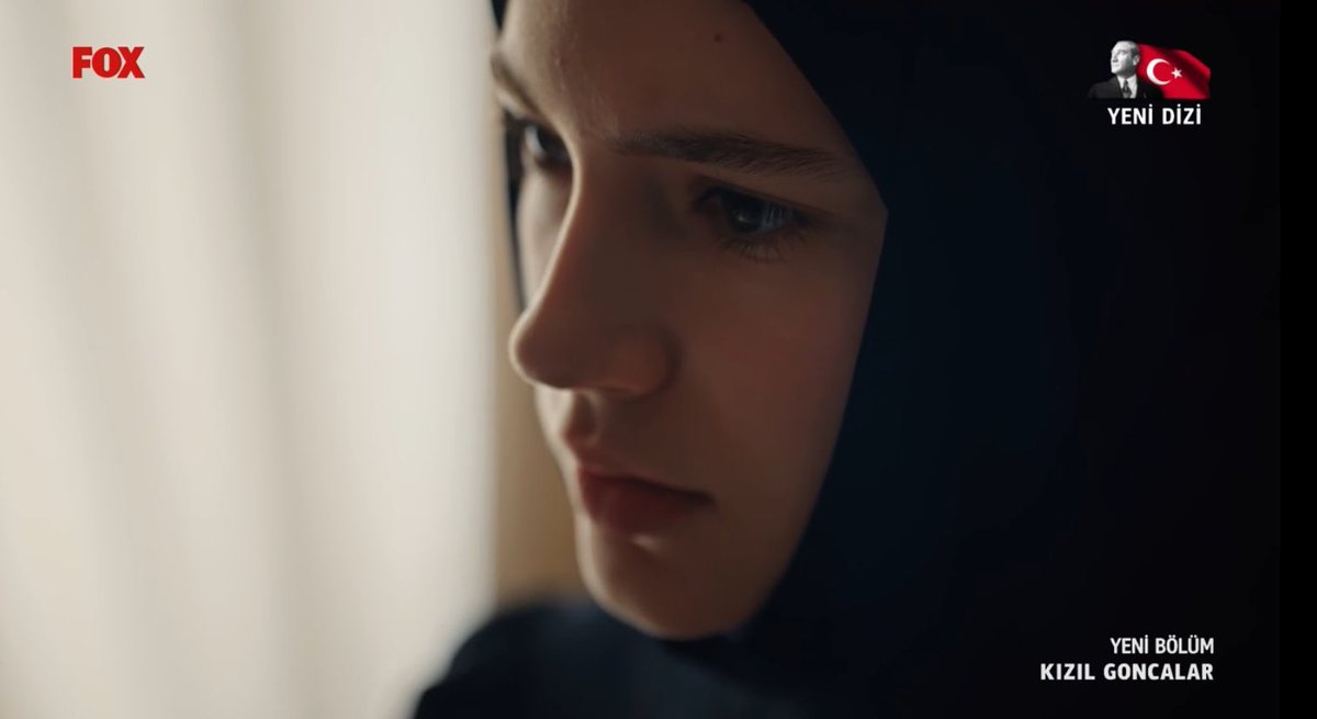 Kızıl Goncalar'da Zeynep ayaküstü bütün gerici ve şekilcilere ders verdi. 

p=q

Kızlar okuyamaz diyen gericilerle, başörtülü kızlar okuyapmaz diyen şekilciler aynı zihniyet. 

Budur hal-i ahvalimiz. #KızılGoncalar