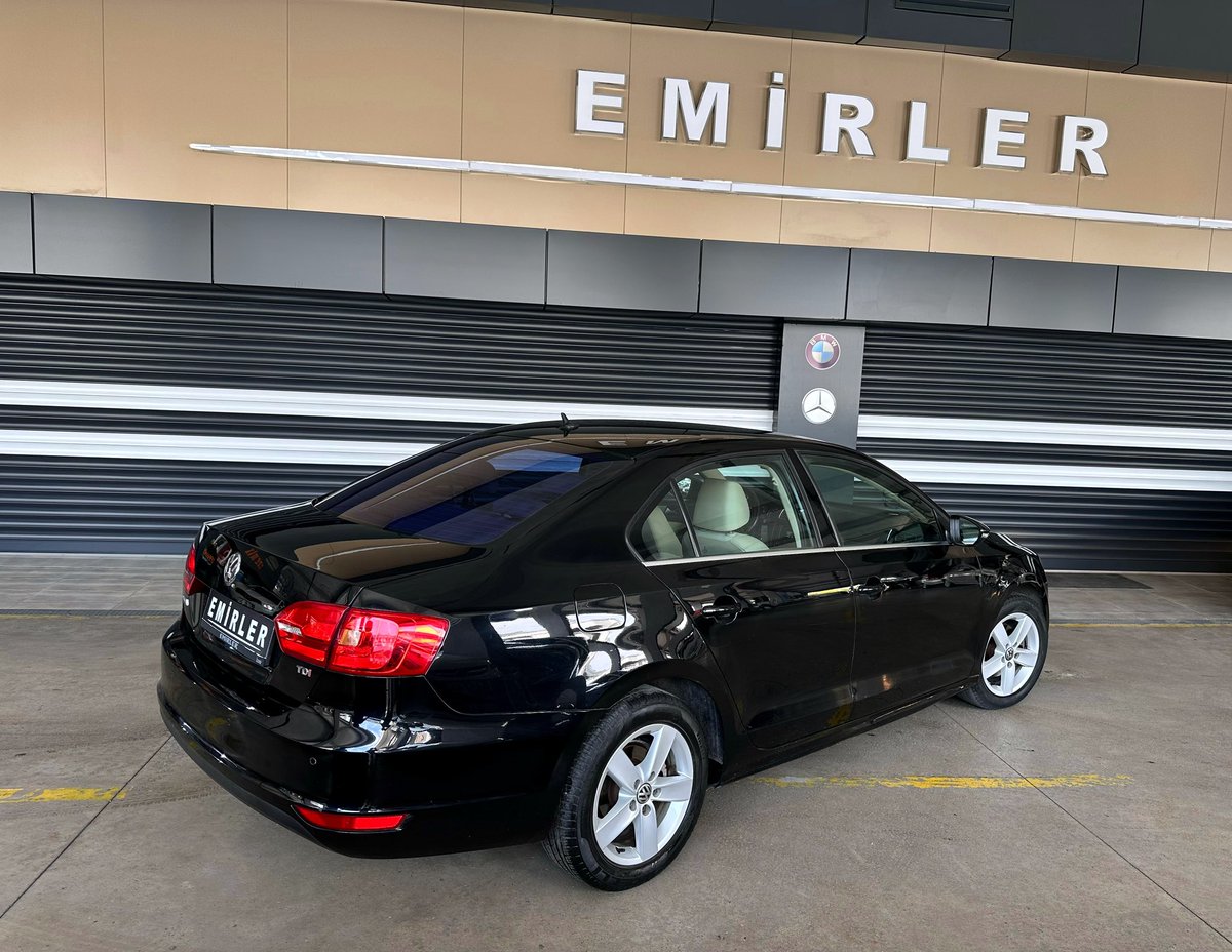 •••EMİRLER•••

VW JETTA

#volkswagen #volkswagenjetta #carphotography #car #carporn #carinstagram #cargram #emirler #emirlererengroupinşaat #emirlerotomotiv #emirlerotomotivizmir