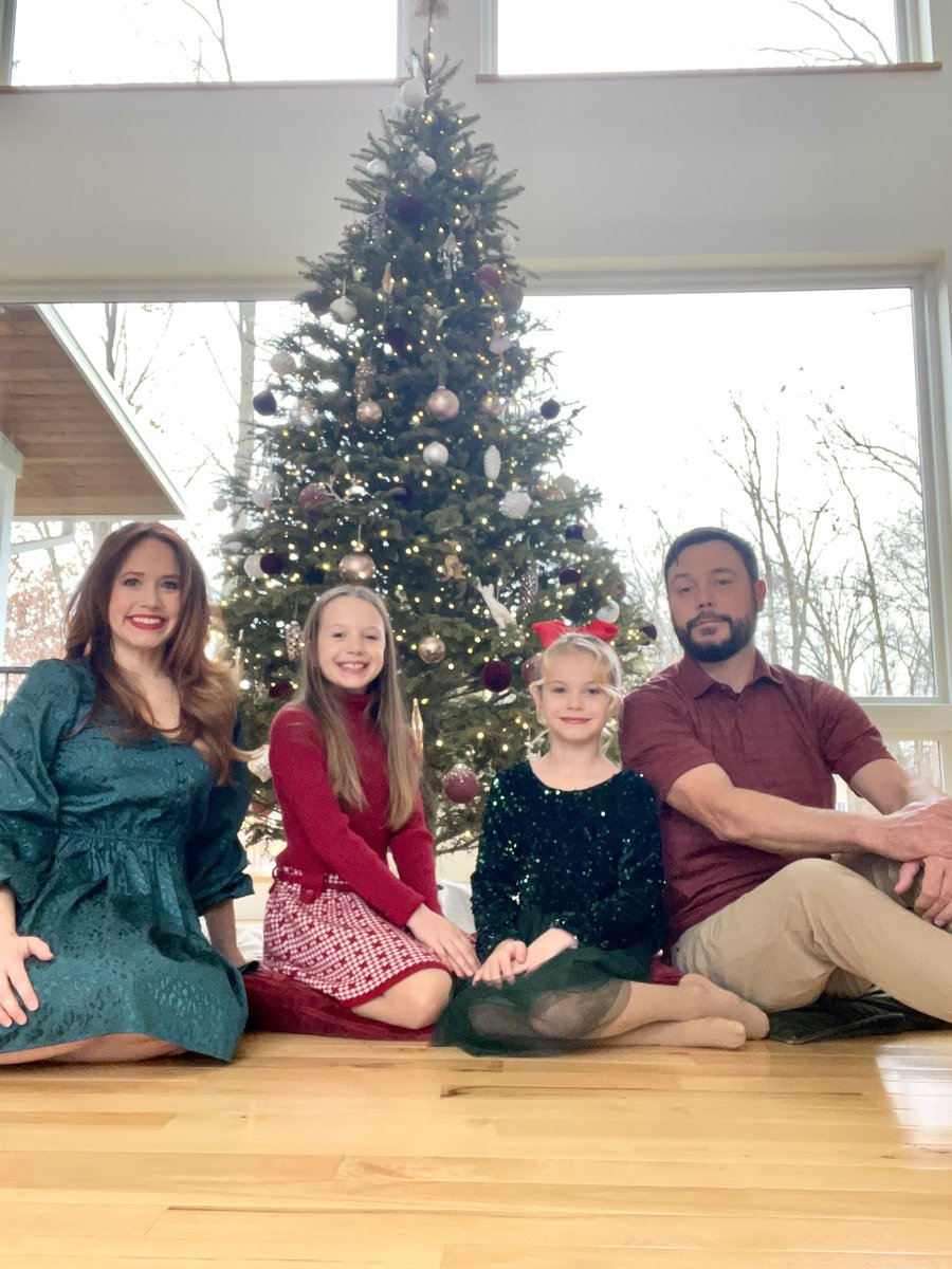 CarahBright's tweet photo. Merry Christmas from the Brights! 🕊🎄❤️#Christmas2023 https://t.co/3Wp42Ud2j1