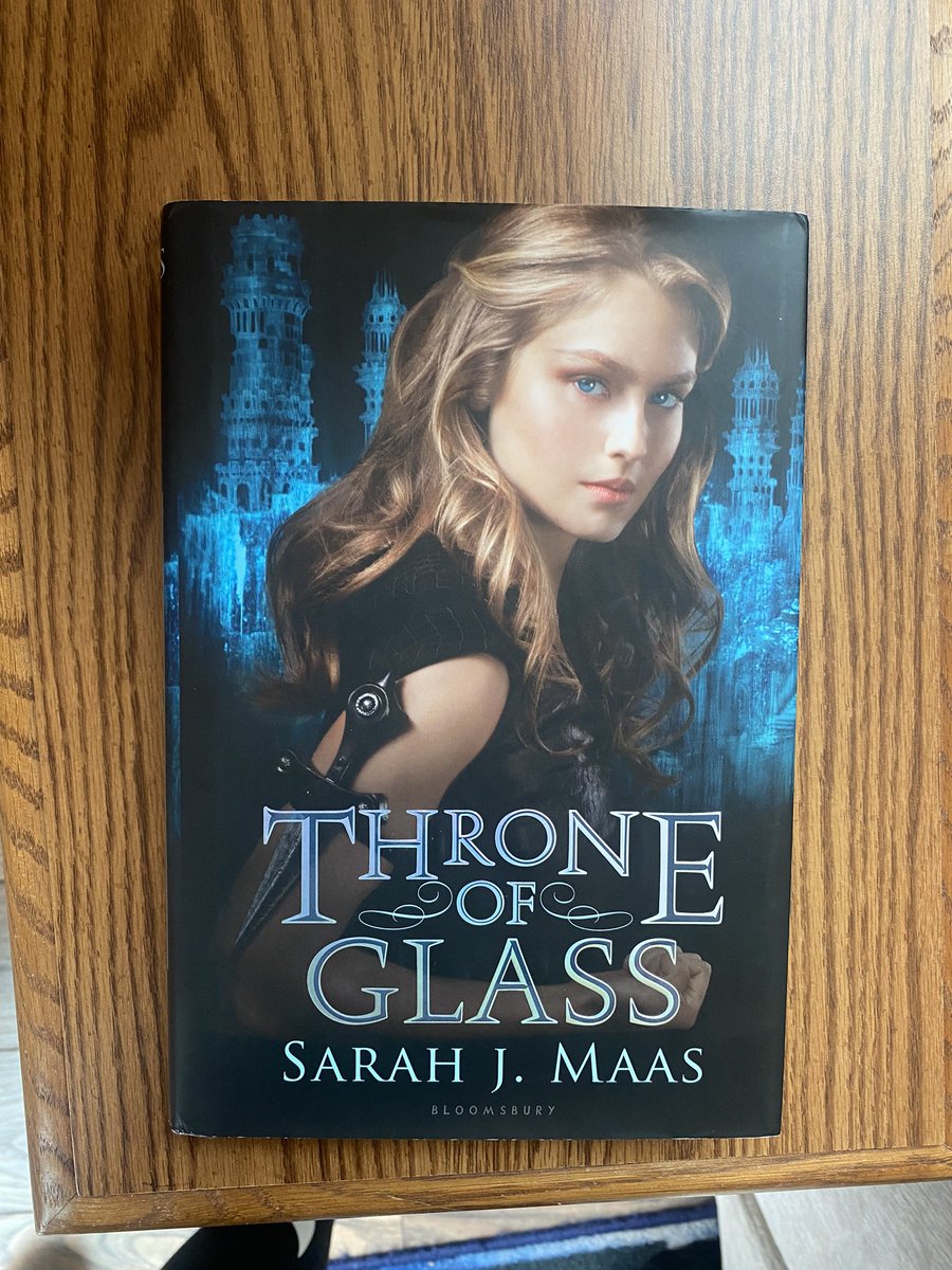 A_Moth_To_Flame's tweet photo. I’m selling my 1st printing 1st edition of Throne of Glass by Sarah J. Maas. In gorgeous condition, happy to provide more photos if necessary. $300 plus shipping, perfect gift for any collectors in your life #sarahjmaas #throneofglass #bookcollector #maasochist #forsale https://t.co/3uwade4GYh