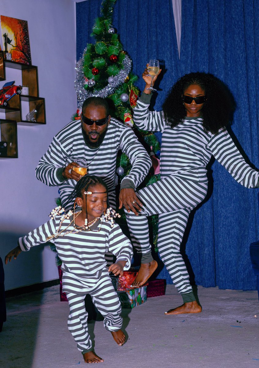 SympLySimi's tweet image. Merry Christmas from the Kosokos ❤️