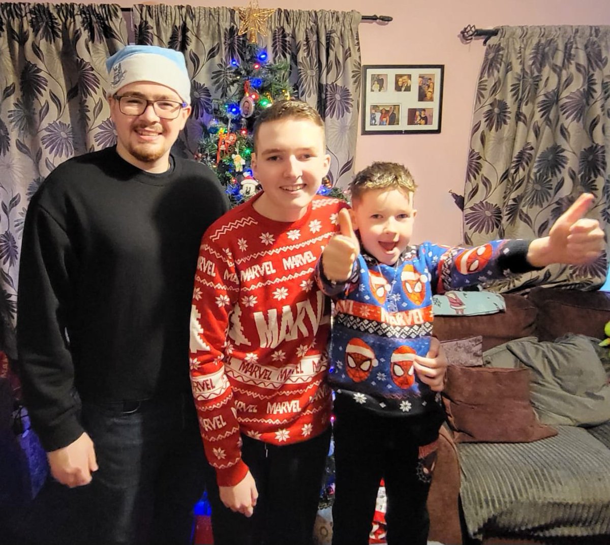 EdwardHyland81's tweet photo. Merry Christmas and a Happy New Year to everyone 
From us to you 🙏🏻🎅🎄 https://t.co/olChU8aEEc