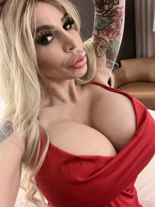 Merry Christmas and Happy Holidays to all!  Thank you so  much to everyone, my fans are the best!  I&rsquo;m<a href="/tag/biglips"class="tags"><span>#biglips</span></a><a href="/tag/busty"class="tags"><span>#busty</span></a><a href="/tag/milf"class="tags"><span>#milf</span></a><a href="/tag/bimbofication"class="tags"><span>#bimbofication</span></a><a href="/tag/daniell"class="tags"><span>#daniell</span></a>