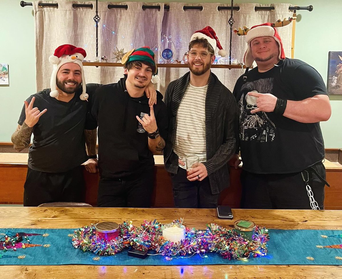 Merry Christmas from ya bois in The Failsafe! We hope y’all have a great time with your families and get lots of presents! 🤘🏼🎁🤘🏼🎄🤘🏼🎁🤘🏼 #christmas #merry #santa #presents