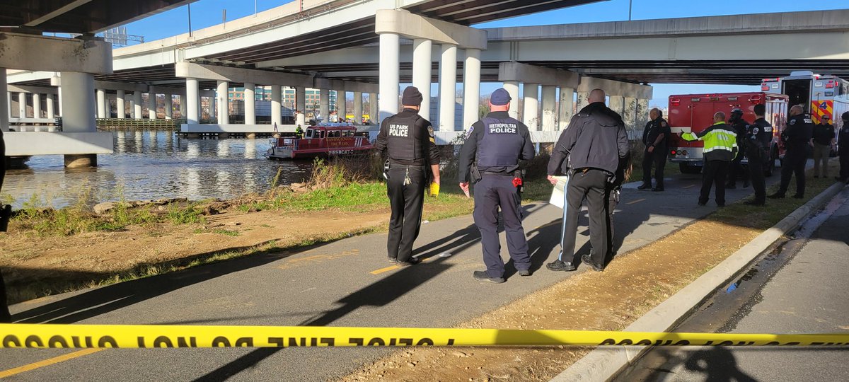 DEVELOPING: @DCPoliceDept says the man pulled from the Anacostia River under the 11th Street Bridge Monday has died. #WashingtonDC @dcfireems @uscoastguard @USParkPolice @DCNewsNow