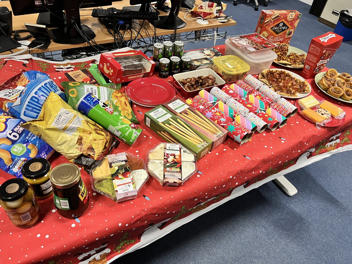EmBlaaah's tweet photo. Working on Christmas Day has its perks https://t.co/yUzb7FVJmz