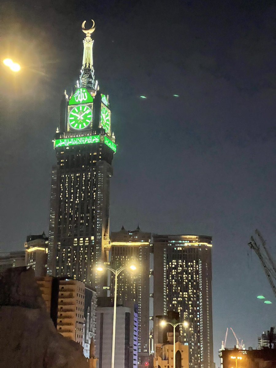 Ich vermisse auch einen Menschen seit Jahren so sehr wie ihr euch das nicht vorstellen könnt ich denke jeden Tag daran aber ruft euch ins Gewissen auf das Gott einen besseren Plan hat und er ist der beste Planer, dann ist dieser Schmerz ertragbar!