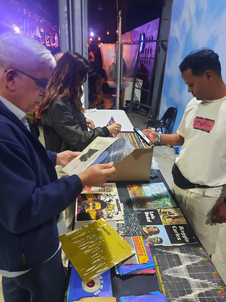 EGREMOFICIAL's tweet photo. Iniciamos la última semana del año contándote un poco lo ocurrido el pasado fin de semana en el tan esperado evento Havana RPM Festival del Vinilo en Cuba🤩
#EGREM #SienteLaMúsica #60AñosEGREM #EventosEGREM https://t.co/vCNnCvHsBc