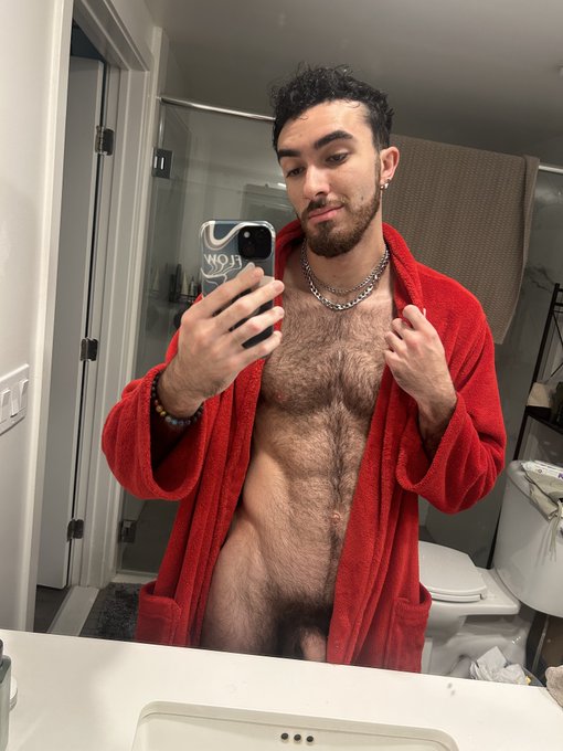 Santa isn't the only one who came 🎅🏻 https://t.co/KVj1nPv7lY