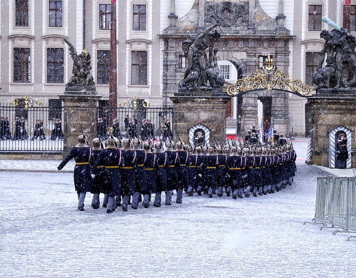 Toumache_'s tweet photo. Prague castle, #Prague #Praha #czech #winter #snow https://t.co/ICqbYMGkX1
