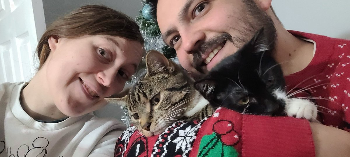 Beverley_1995's tweet photo. Merry Christmas from the Brady clan! https://t.co/JYT1ww5IZa