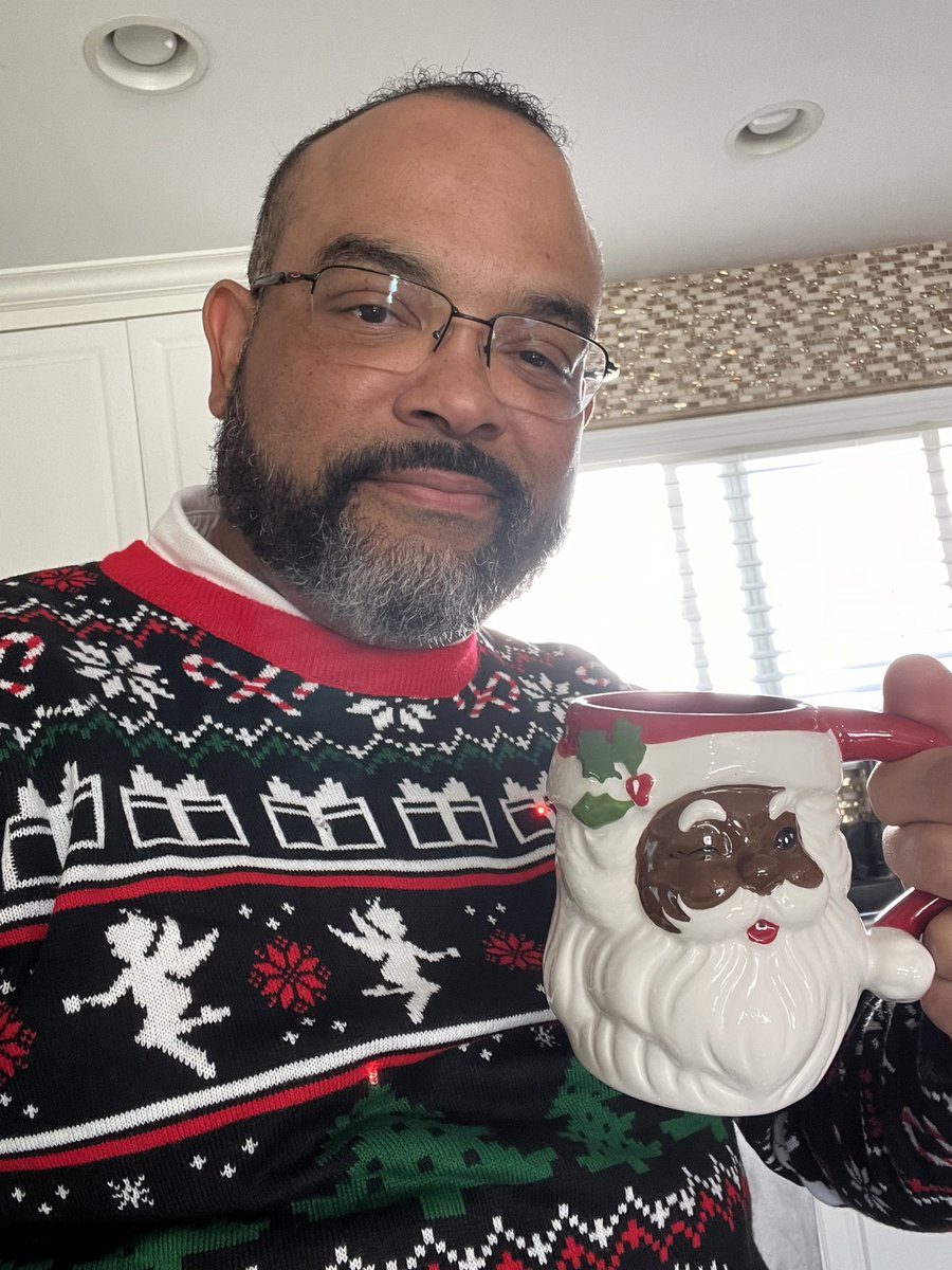 HughUnderPar's tweet photo. Merry Christmas from our family to you and yours 🎄🎁 #ChristmasMorning #TheSmiths #TheInlaws #MiFamilia #SoManyPresents #MerryMerry #Blessed https://t.co/sSAOrXTRkH