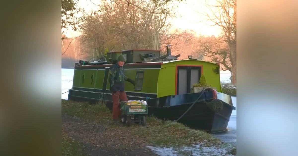 Man shares his story of how living in a #Narrowboat for 5 years “saved” him He knew that if he didn't drop everything and go, he wouldn't be here long. The narrowboat allowed him to do just that. homehacks.co/man-living-nar…