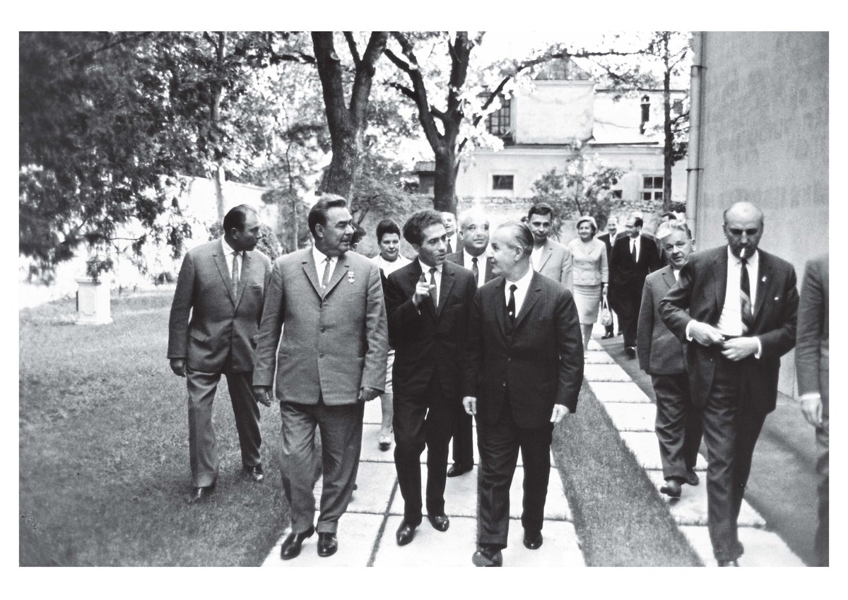 sovietpics's tweet photo. 11. Başbakan Suat Hayri Ürgüplü ve SBKP Genel Sekreteri Leonid Brejnev, Ağustos 1965. https://t.co/AjBlw3X209