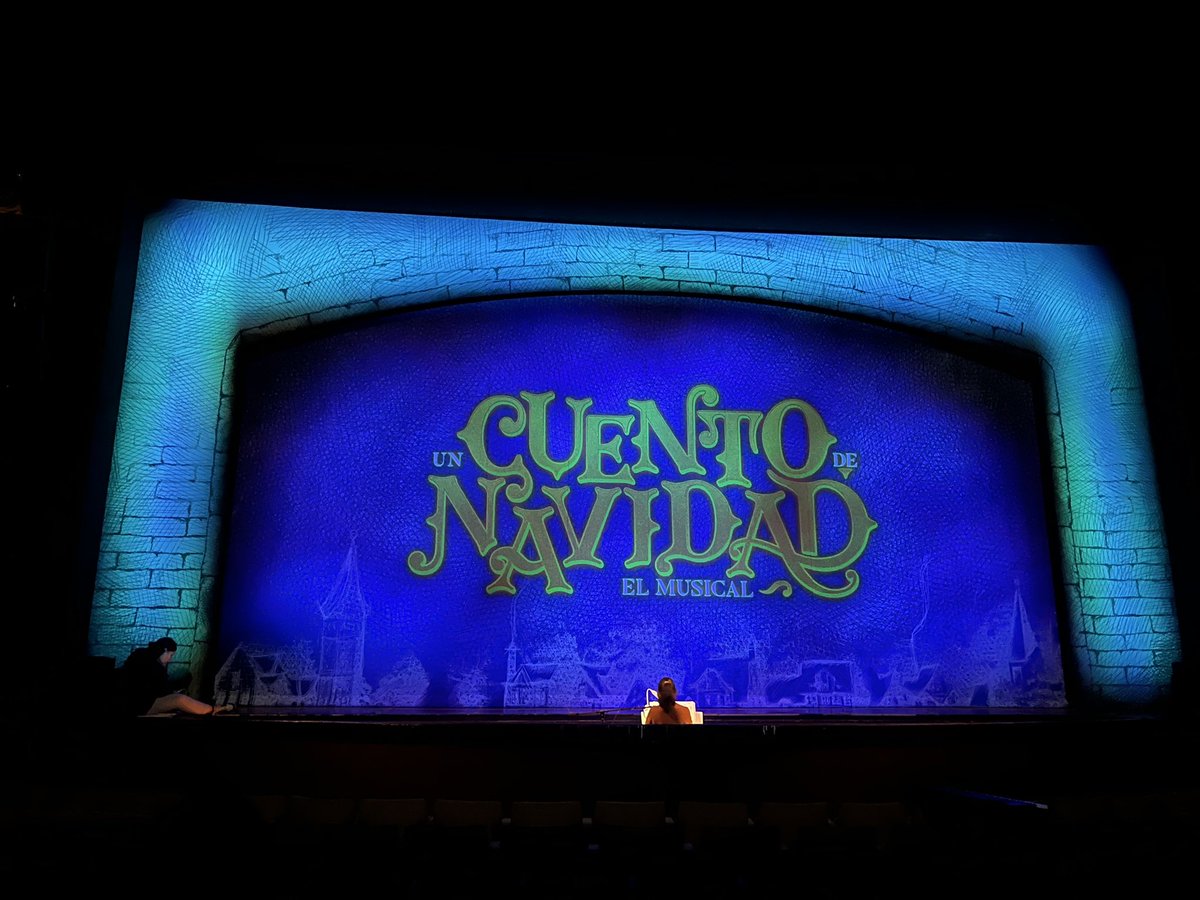 Qué mejor día para ver #CuentoDeNavidad un musical para TODA la familia… Allá nos vemos! 
Teatro San Rafael