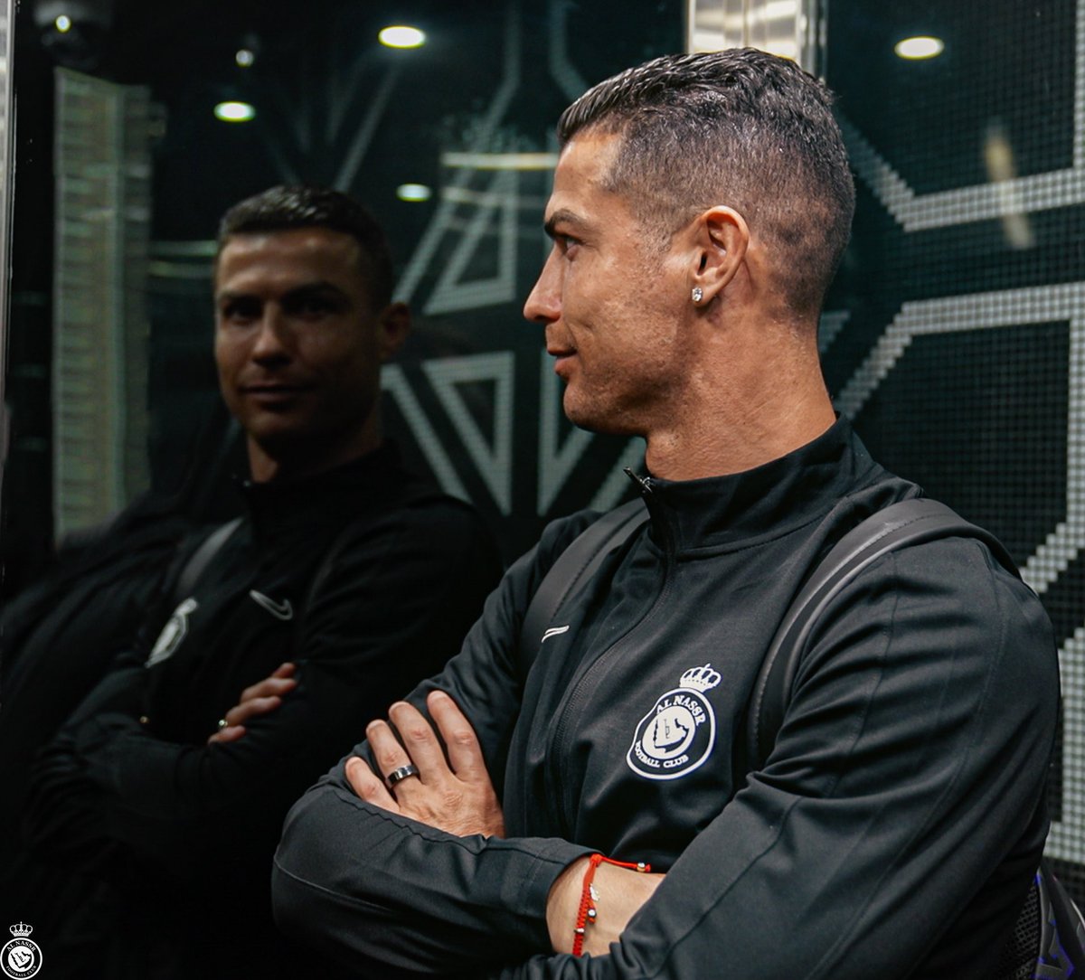 _Victory55's tweet photo. كرستيانو يُشاهد رونالدو 🐐
#sunVictory #CR7𓃵 https://t.co/xVZoBFzxpk
