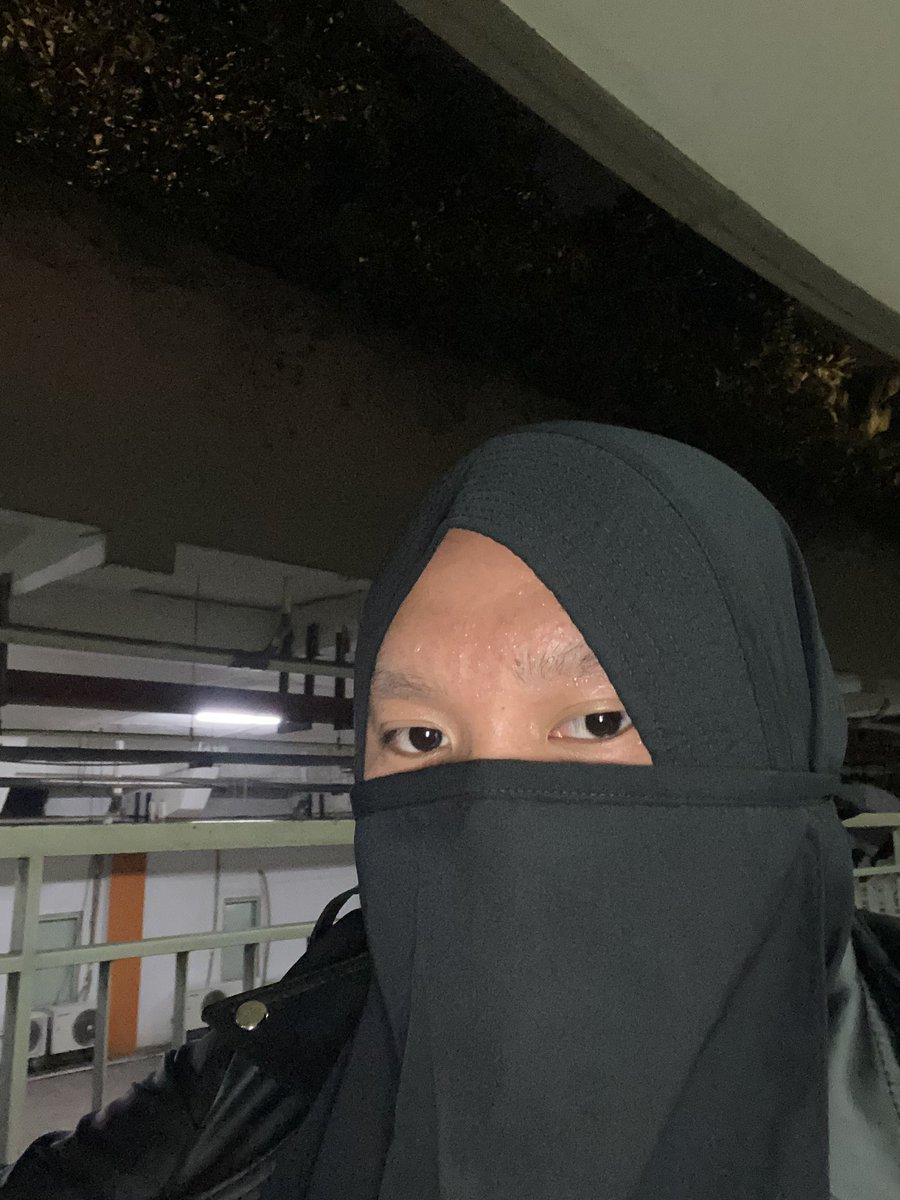 Sofiadevi_2001's tweet photo. lagi susah tidur😞😞😞 https://t.co/Hg80C1YuNf