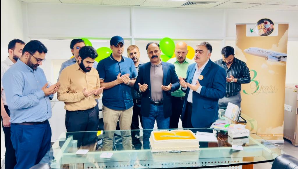 airsial's tweet photo. 3rd Anniversary Celebrations at Jeddah and Dammam Ticket Offices!
#AirSial - The Pride of #Pakistan #PakistansMostHospitableAirline #3YearsofHospitality https://t.co/Sx78X26doQ