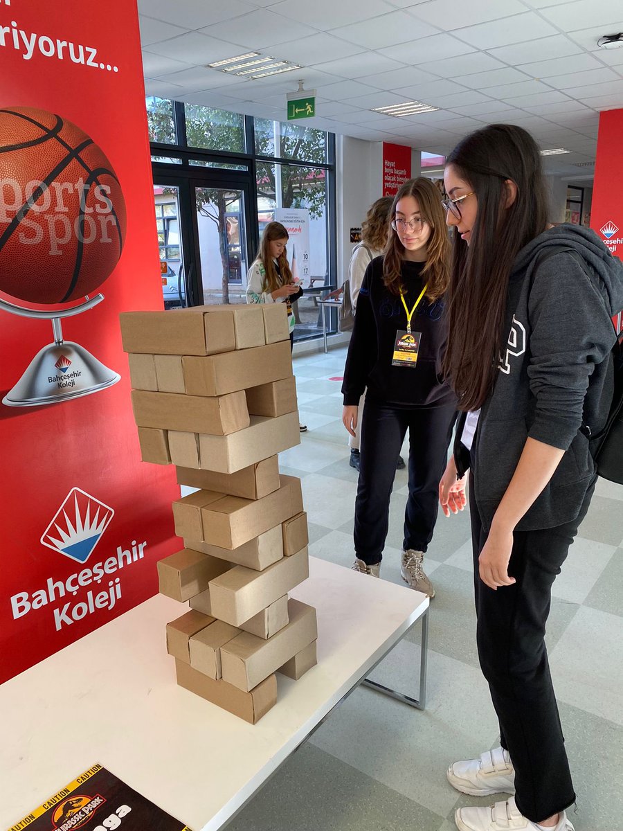 BahcesehirBursa's tweet image. 🎉 Even the most brilliant minds need a break! Teams at the DI Instant Challenge Challenge are unwinding with some fun activities at Bahcesehir College Bademli Campus. Let the laughter and joy fill the air! 😄 #FunBreak #DIChallengeFiesta