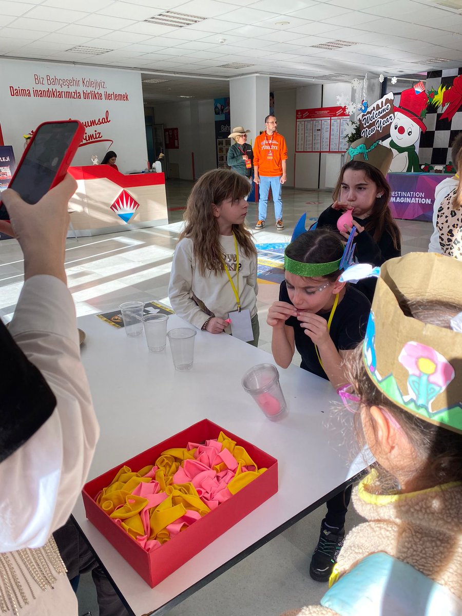 BahcesehirBursa's tweet image. 🎉 Even the most brilliant minds need a break! Teams at the DI Instant Challenge Challenge are unwinding with some fun activities at Bahcesehir College Bademli Campus. Let the laughter and joy fill the air! 😄 #FunBreak #DIChallengeFiesta