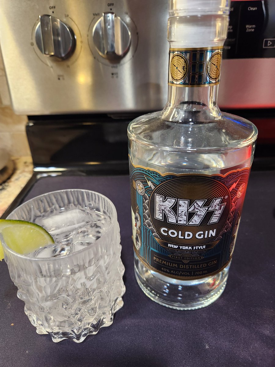 Merry Christmas 🎅 my friends, enjoy the holiday. 
It's Cold Gin time, again!