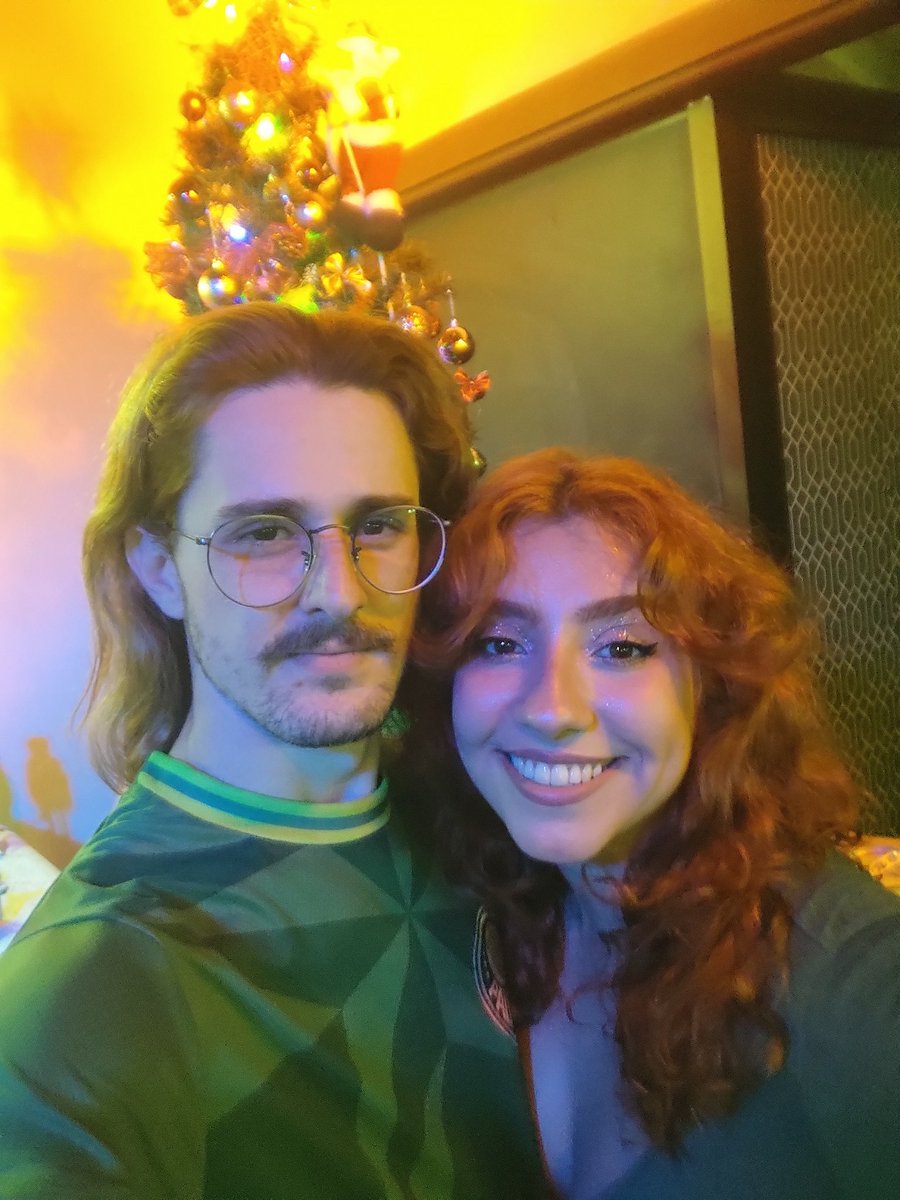 _tosofi's tweet photo. Eu toda arrumadinha e ele com camisa de time, de acordo com ele era pra gente ficar combinando hahaha
MAS AGORA OLHEM BEM PRO MEU MARIDO E ME DIGAM SE NAO É O HOMEM MAIS LINDO DESSE MUNDO https://t.co/qtfQqIAaY3