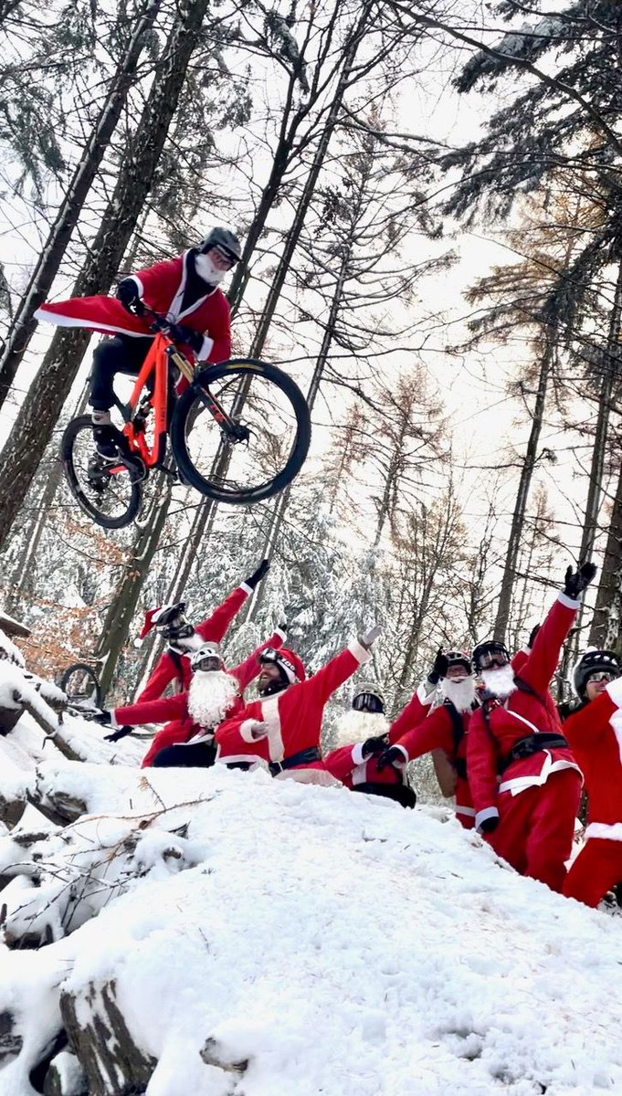 IbisCycles's tweet photo. Merry Christmas! 

📸 @tricycles_distribution @stefanhartrampf

#IbisCycles #IbisBikes #IbisHD6 #IbisHD #Ridemoreworkless https://t.co/kjEVMCgQu8
