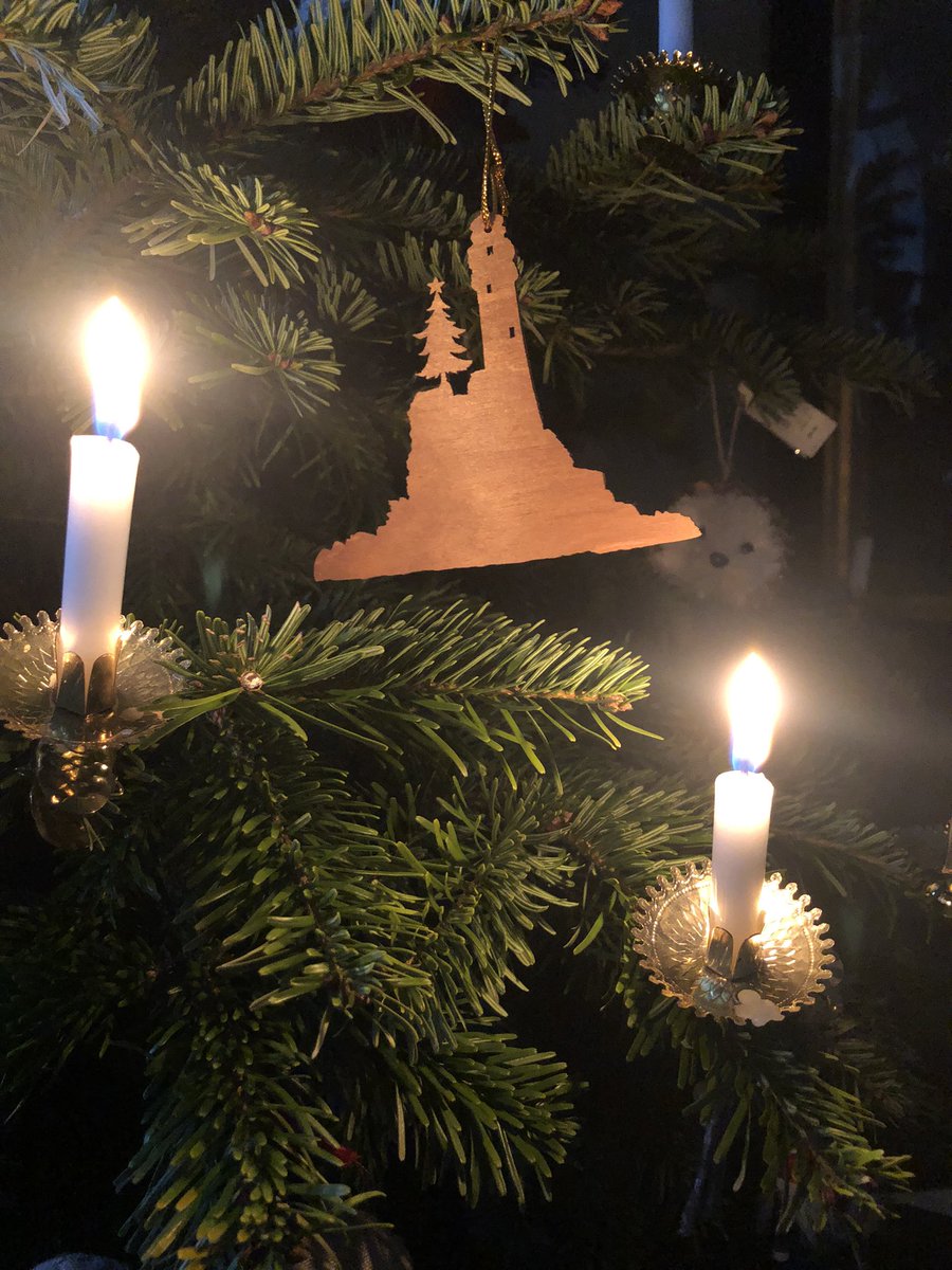 westcorkhisfest's tweet photo. A very Happy Christmas from us all at the West Cork History Festival & best wishes for 2024! #fastnetlighthouse #westcorkchristmas https://t.co/L2YHkoywv1