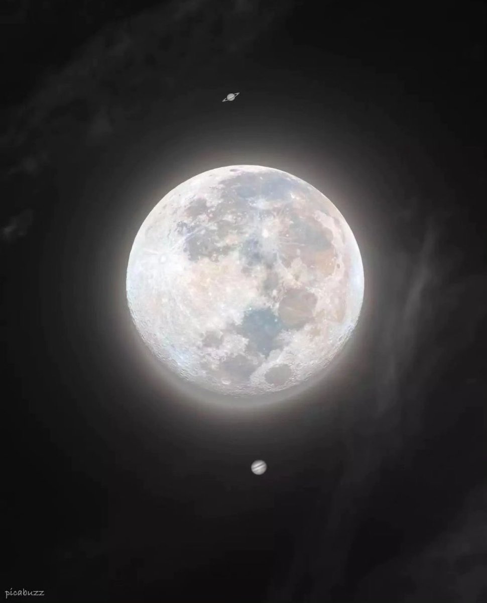 M1ONLOVER's tweet photo. Full Moon, Jupiter and Saturn https://t.co/1E0fm8gJNf