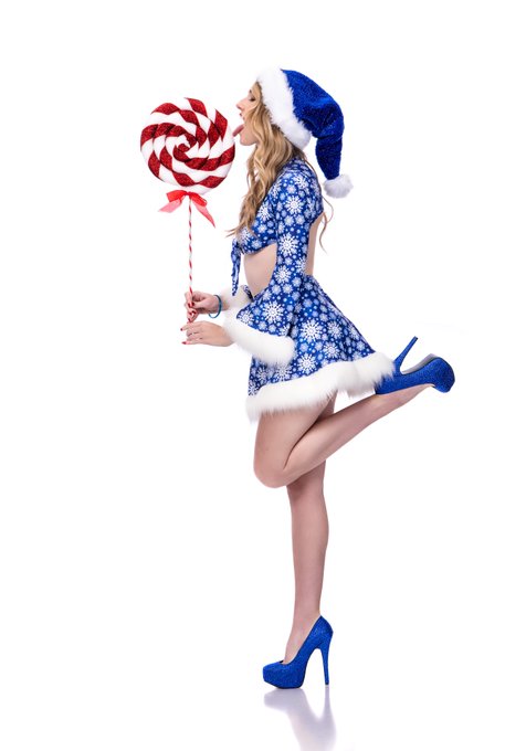 Merry Christmas! 🎄🎁 🍭   Ph: sublime lightworks https://t.co/KS7cPFrNYI<a href="/tag/mvsales"class="tags"><span>#mvsales</span></a>