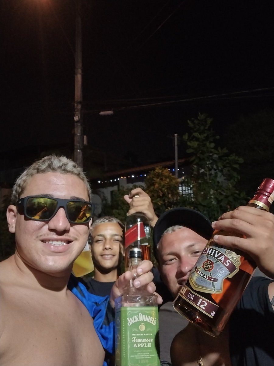 Desceu qualquer whisky de Natal com os crias...🥃😎🤑😵‍💫