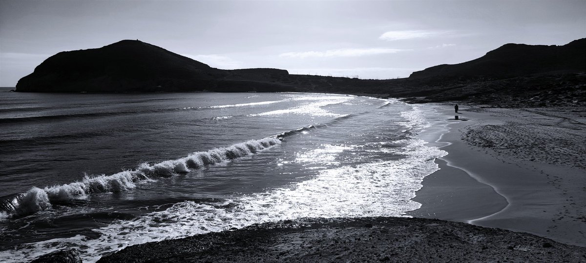 Hope all you are doing well these days. 🩶🤍🖤©🙋🏻‍♂️📷 #goodnight #blackandwhitephotography #photography #almeria #MerryChristmas #cabodegata #landscapephotography #felizNavidad2023