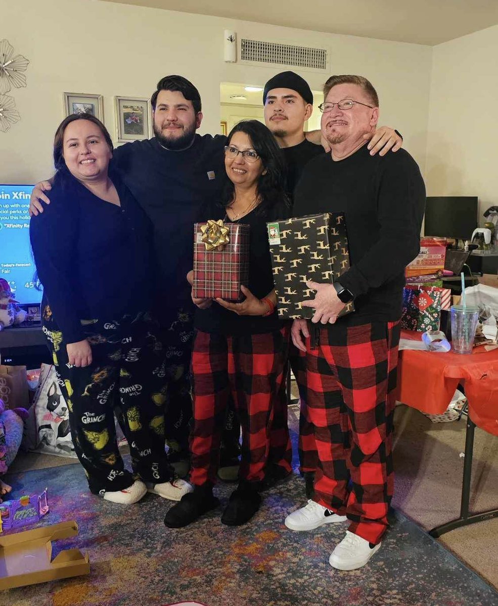 calderoncj65's tweet photo. Feliz Navidad 
Merry Christmas https://t.co/uR5KuRn6KC